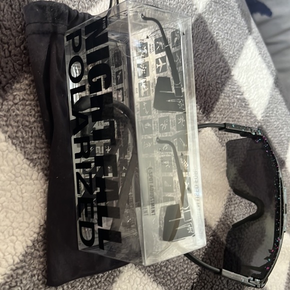 doesn’t fit and is basically new - Picture 6 of 8